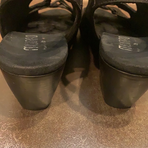 Munro Black Suede adjustable shoe 9 narrow - Picture 9 of 12